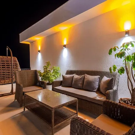 Villa Akbel 3 Bedroom 5346 *